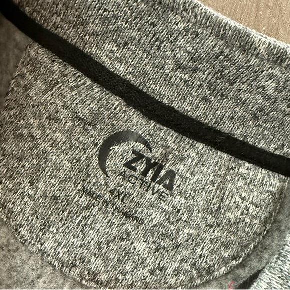 ZYIA Active Red Quilted Ash Grey Cabin Jacket - Picture 4 of 5